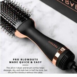 Foxy Bae Blowout Dryer Brush